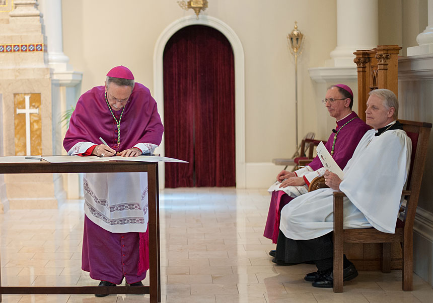 Bishop Zarama signs the Lutheran-Catholic Covenant March 29 in Salisbury, NC.