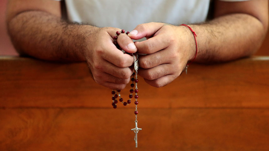 Rosary - CNS photo/Oswaldo Rivas, Reuters