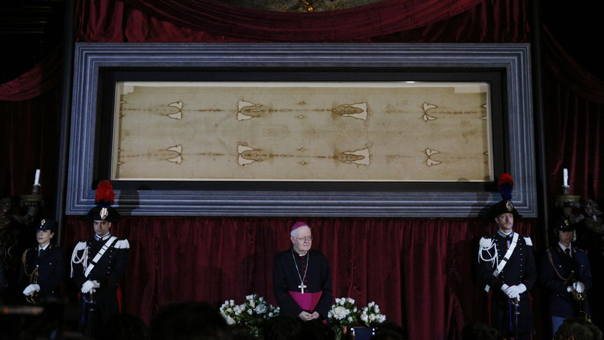 Archdiocese to livestream display Shroud of Turin on Holy Saturday