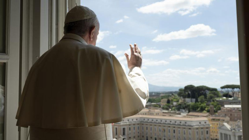 Pope hopes for COVID vaccine, supports interreligious prayer initiative