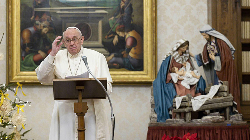 Christ's human condition a sign of God's love, pope says at Angelus