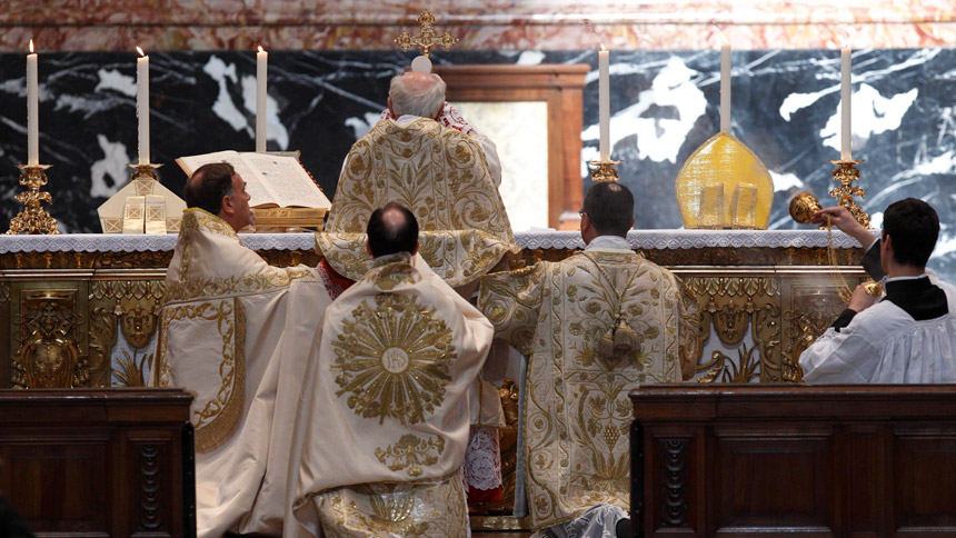 Appealing to need for unity, pope restores limits on pre-Vatican II ...