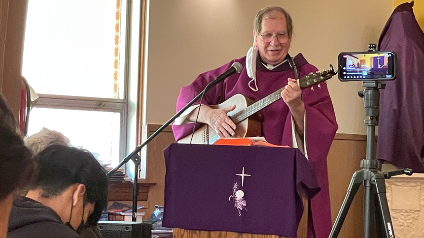 Holy Trinity parish welcomes bishop