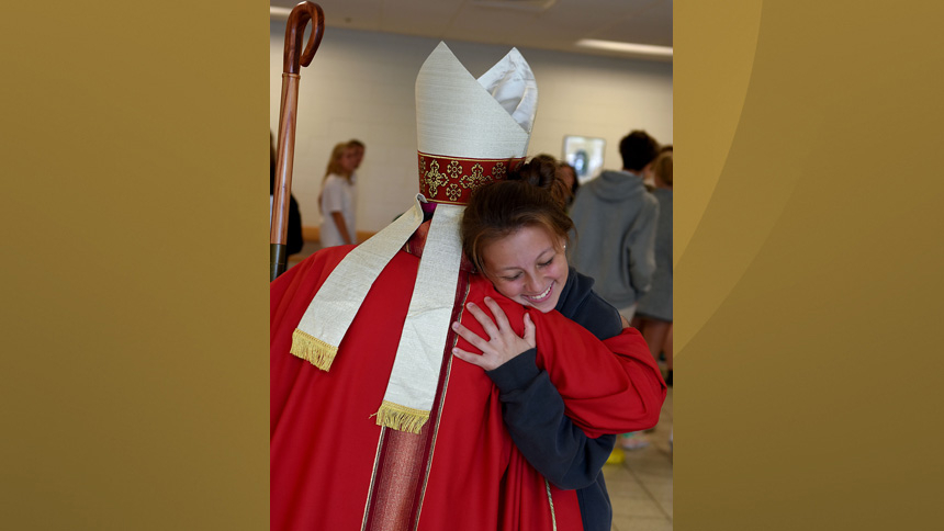 Gibbons welcomes bishop for all-school Mass