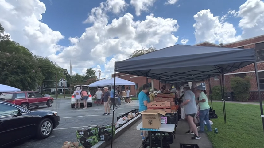 For more than 10 years the people of Blessed Sacrament Parish in Burlington, North Carolina, have organized a monthly distribution from the Little Portion Food Pantry.