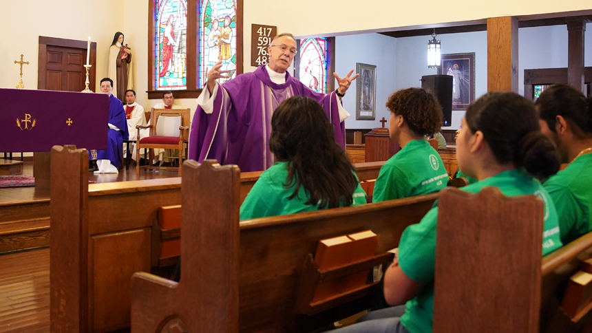 Bishop celebrates Mass with diocese's World Youth Day participants