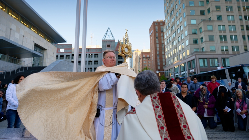 Centennial monstrance in Diocese of Raleigh Eucharistic Congress procession