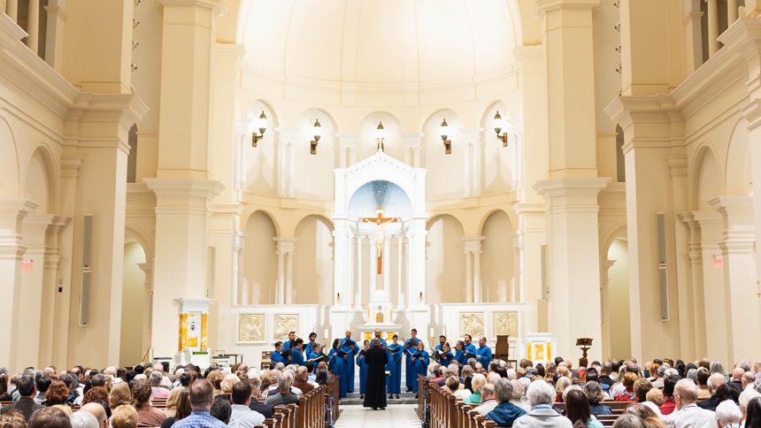 Light show, sacred music delight concertgoers