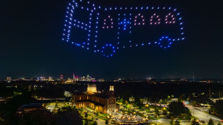 Light show, sacred music delight concertgoers