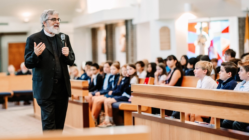 'Look up to the sky': Vatican astronomer visits New Bern