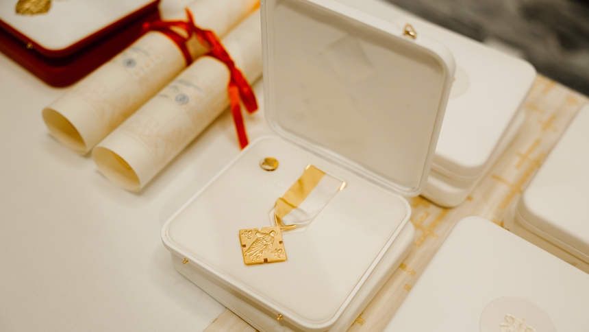 Bestowed: 16 in diocese receive papal honors