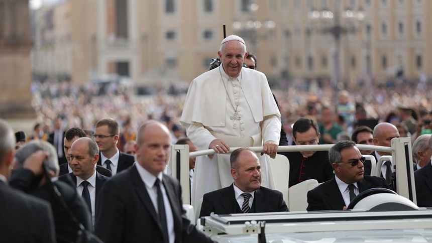 Pope Francis at the Wednesday general audience in St. Peter's Square on Oct. 7, 2015. Daniel Ibañez, Catholic News Agency