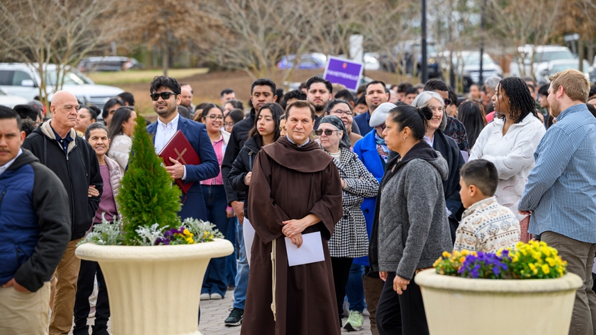 Diocese welcomes hundreds into the Church this Easter season