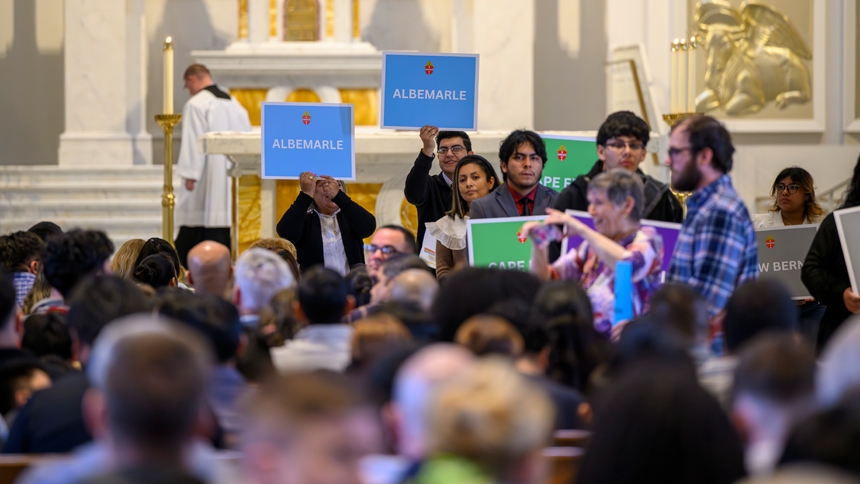 Diocese welcomes hundreds into the Church this Easter season