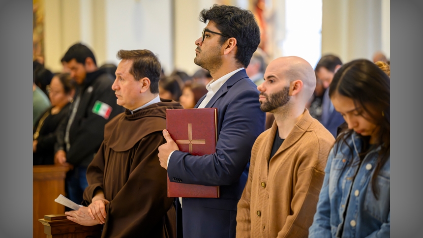 Diocese welcomes hundreds into the Church this Easter season