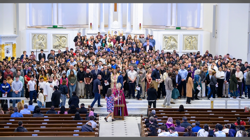 Diocese welcomes hundreds into the Church this Easter season