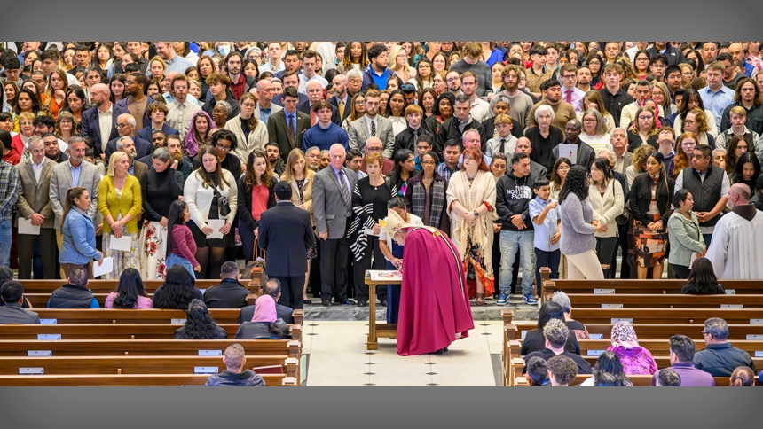 Diocese welcomes hundreds into the Church this Easter season