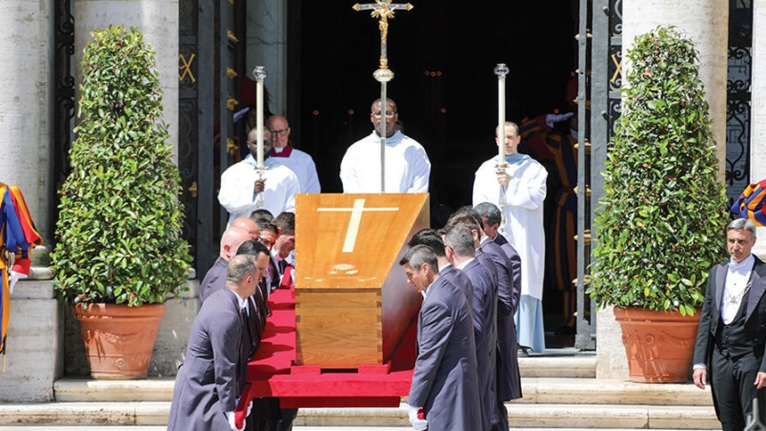Pope Francis’ funeral procession along Via Vittorio Emanuele. By Dipartimento della Protezione Civile from Roma, Italia, CC BY 2.0, https://creativecommons.org/licenses/by/2.0, via Wikimedia Commons