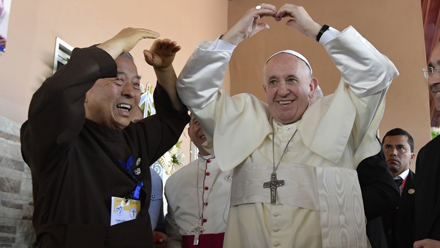 Pope Francis makes a visit to Casa Hogar, one of his last stops before leaving Panama City, on Jan. 27, 2019. (Vatican Media/Catholic News Agency)