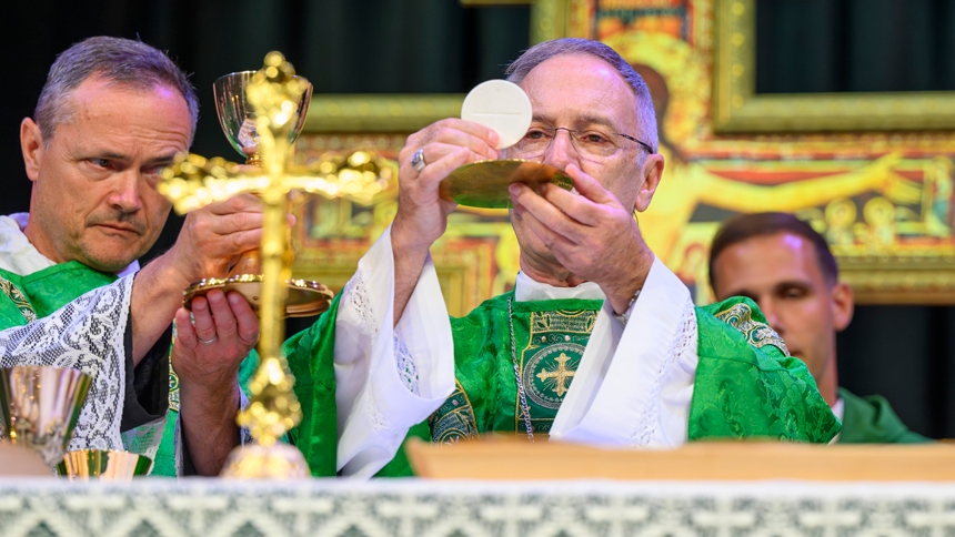 ‘More than an event … a spark’ Bishop Luis urges youth at conference to embrace prayer and Jesus