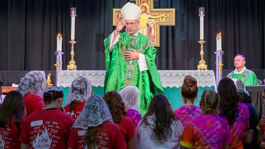 ‘More than an event … a spark’ Bishop Luis urges youth at conference to embrace prayer and Jesus