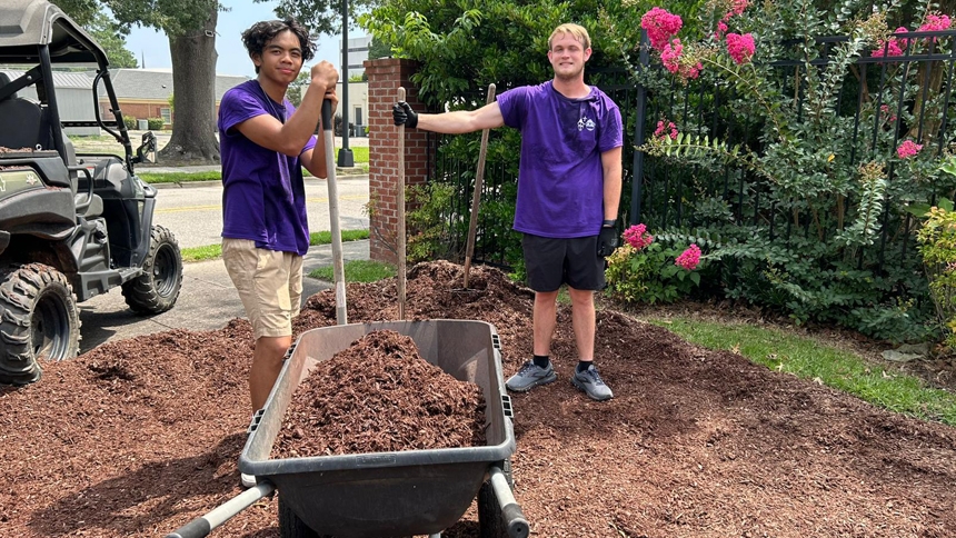 Roanoke Rapids welcomes Florida teens on mission trip