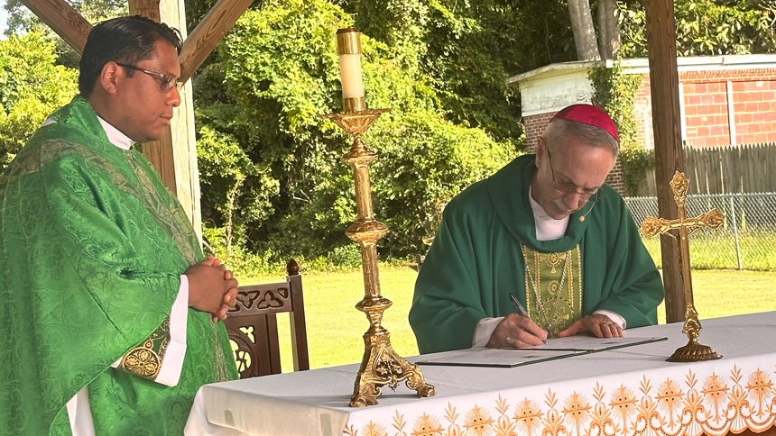 Pastor installations highlight Catholic unity