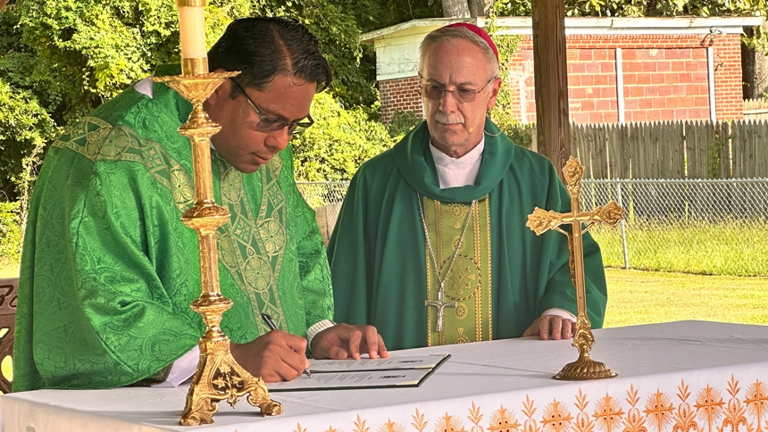 Pastor installations highlight Catholic unity