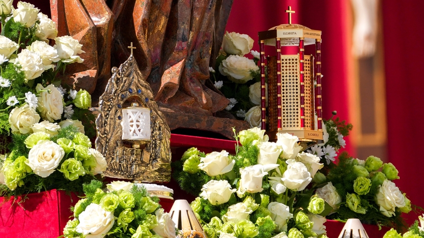 Reliquaries containing the relics of St. Carlo Acutis and St. Pier Giorgio Frassati stand at the foot of a statue of Mary during the canonization Mass celebrated by Pope Leo XIV in St. Peter’s Square at the Vatican Sept. 7, 2025. (CNS photo/Lola Gomez)