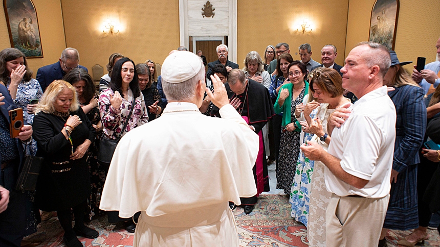 Pope Leo XIV gives his blessing to members of a pilgrimage organized by the U.S. bishops' Committee for Evangelization and Catechesis for the Jubilee of Catechists at the Vatican Sept. 27, 2025. (CNS photo/Vatican Media)