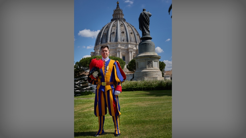 Former Swiss Guard visits diocese