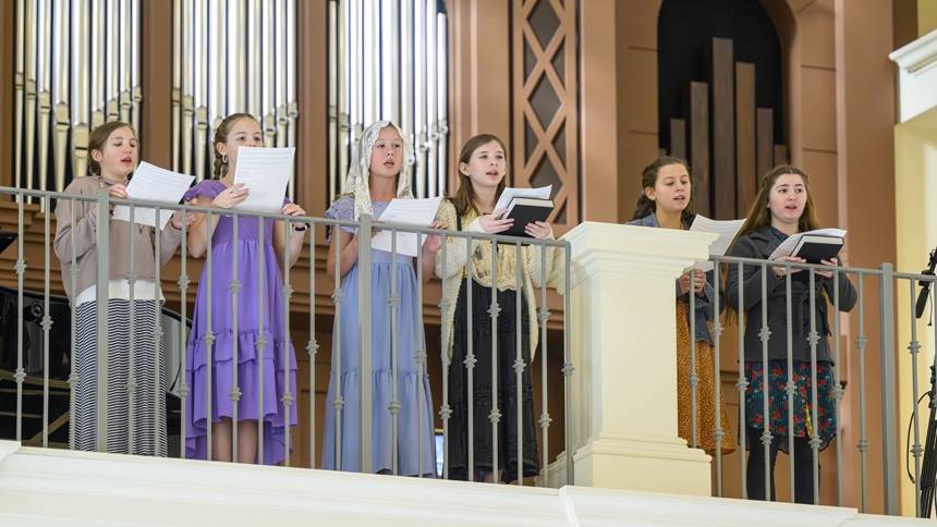 Homeschool families celebrate Mass at cathedral 