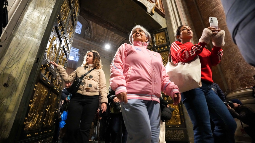 Pilgrims walk through the Holy Door at St. Peter’s Basilica at the Vatican Jan. 5, 2026, the last day it remained open before Pope Leo XIV officially closed it Jan. 6 to mark the end of the Holy Year. (CNS photo/Lola Gomez)