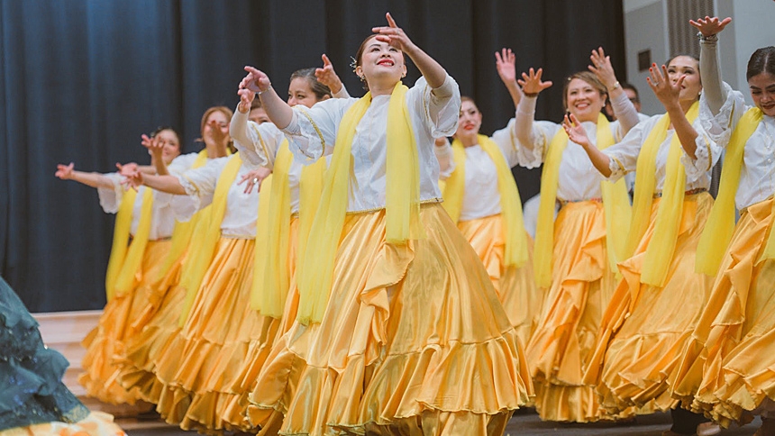 Sinulog festival warms the Filipino Community