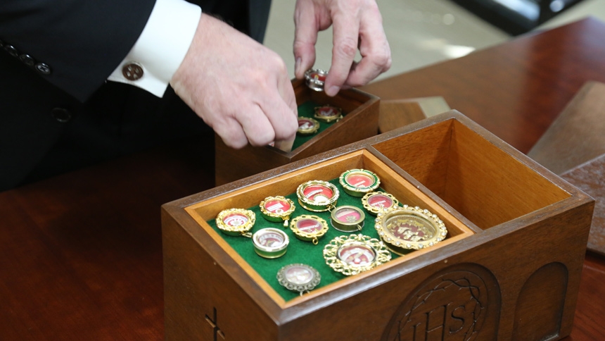 ‘Praying holiness with the saints’: Cathedral displays relics, welcomes the faithful for Lenten Mission through Feb. 28