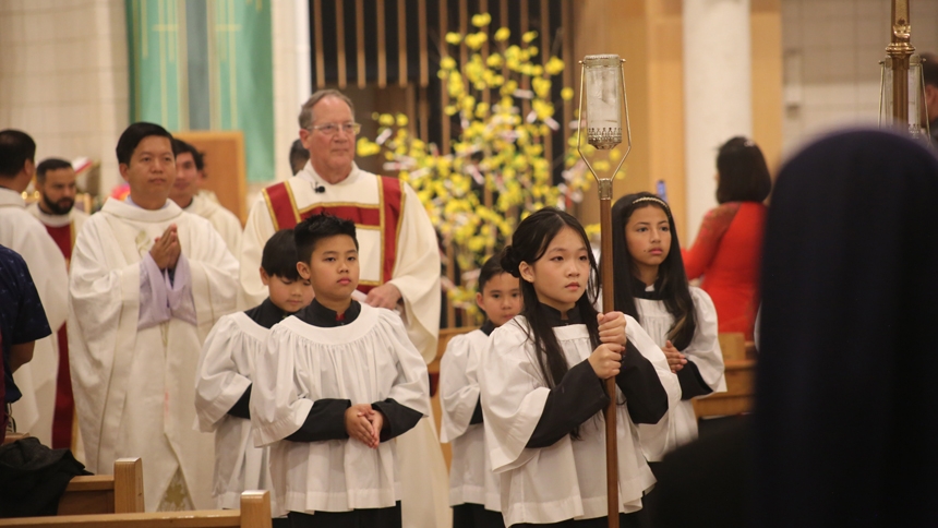 Vietnamese Catholics in Eastern North Carolina welcome Year of the Horse with faith and tradition
