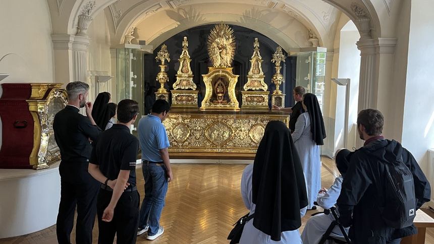 ‘We simply lived’ Four seminarians and a summer alongside the Sisters of Mercy