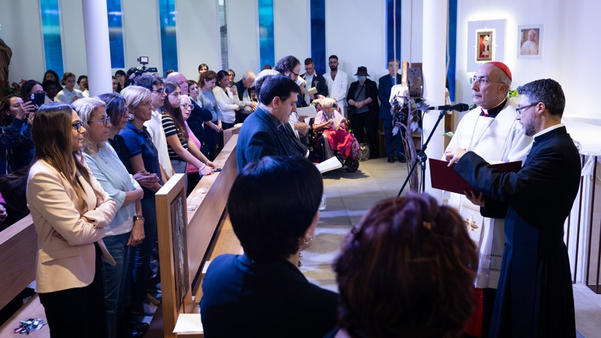 The faithful pray the rosary at the chapel within Rome’s Gemelli hospital, where Pope Leo XIV was hospitalized Oct. 13 for surgery to remove a cancerous tumor from his lung. Doctors have reported the procedure to be a success. (CNS photo/Cristian Gennari)
