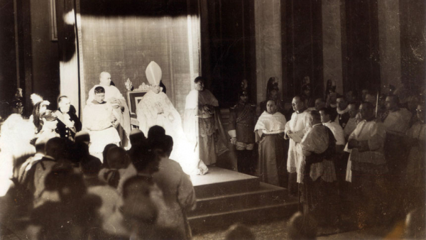 A gift of photos from a papal coronation opens a path for Jewish-Catholic healing