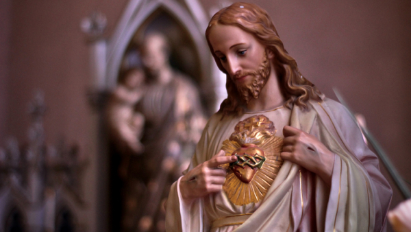 Sacred Heart of Jesus statue (photo by Jonathan Dick, OSFS on Unsplash)