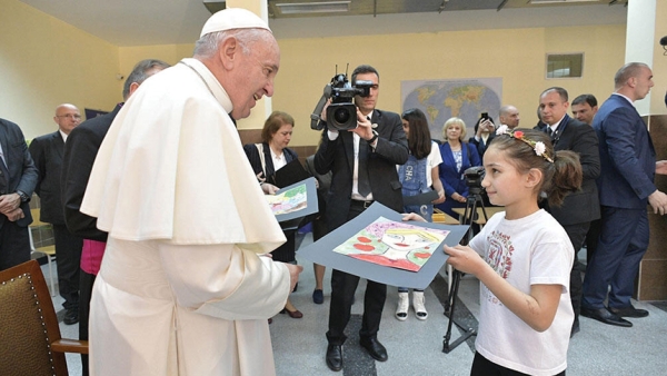 Pope Francis is given drawings from children staying at the Vrazhdebna refugee camp in Sofia, Bulgaria on May 6, 2019. Vatican Media/Catholic News Agency
