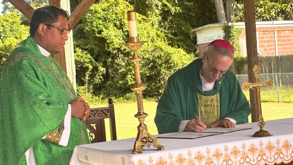 Pastor installations highlight Catholic unity