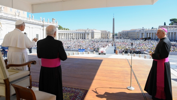 Pope Leo XIV leads an audience for participants in the Jubilee of Justice, which brought thousands of judges, lawyers, court officials, canon lawyers and law professors from about 100 countries to St. Peter's Square at the Vatican Sept. 20, 2025. (CNS photo/Vatican Media)