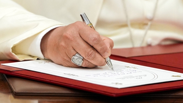 Pope Leo XIV signs the Book of Honor at the presidential palace in Beirut Nov. 30, 2025. (CNS photo/Lola Gomez)